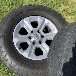 5th Gen 4Runner Stock Wheel Set Perfect Condition 