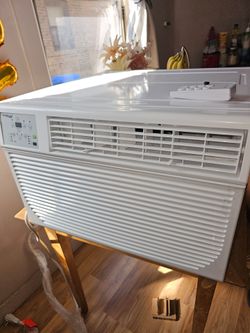 12,000 BTU Ac unit in like new condition