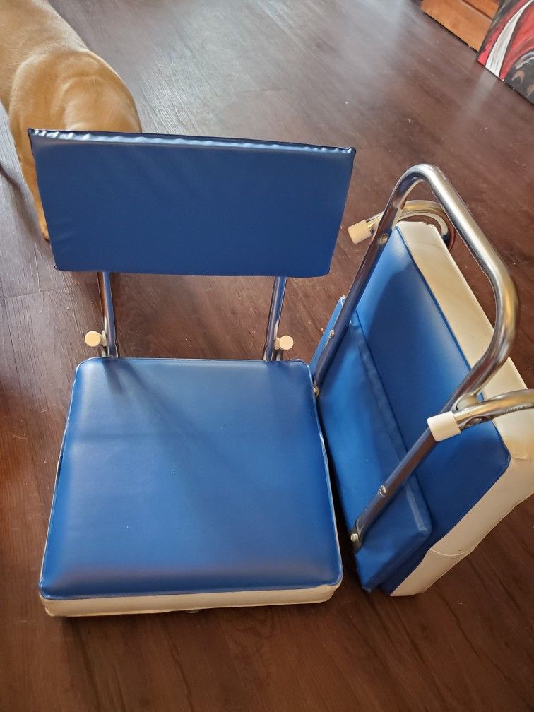 2 Stadium Chairs