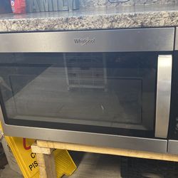 Like New Whirlpool Microwave 
