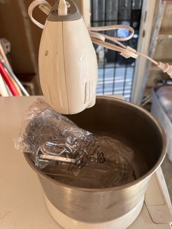 White Electric Hand Mixer with Bowl