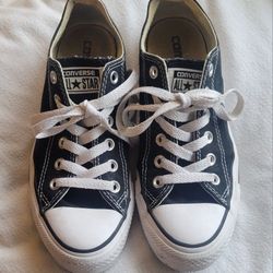 Converse/Chuck Taylor All Star  Black Lowtop  Womens 6.5 /Men's 4.5 