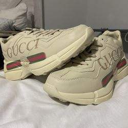 MEN’S RHYTON GUCCI LOGO LEATHER SNEAKER