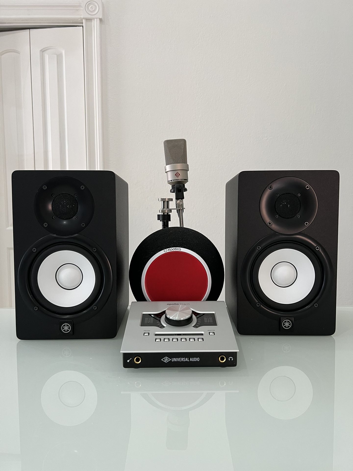 Studio bundle(Neumann TLM 103, Universal Audio Apollo twin usb, YAMAHA HS5 2, Kaotica eyeball
