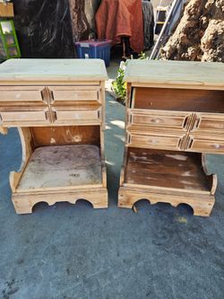 $22   por las  2 mesitas