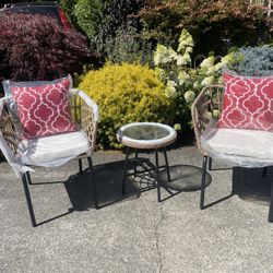 OUTDOOR CHAIR SET WITH GLASS TOP TABLE BRAND NEW JUST BUILT!!!