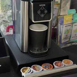 Coffee Machine w/ Built-In Pod Storage – Great Condition