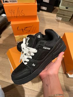 £V Shoes
