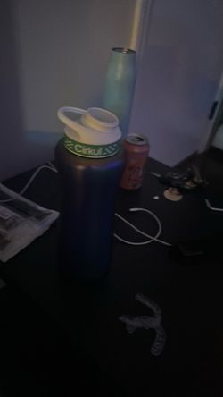 Limited edition chameleon circul bottle