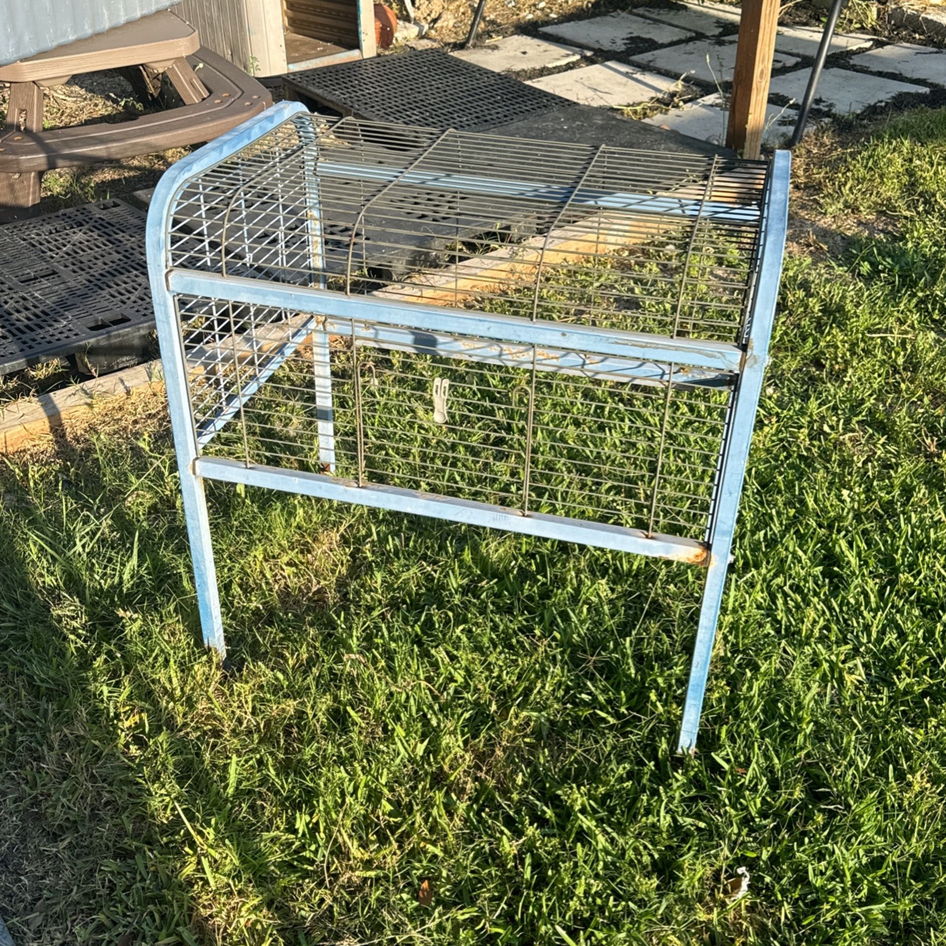 Raised Animal Cage, Richmond, Texas 77407