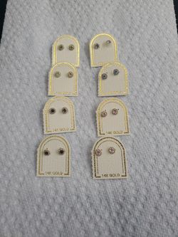 14K Stud Earrings W/screw back