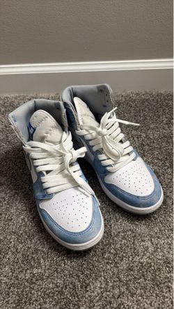 Jordan 1 Mid Hyper Royal Smoke Grey