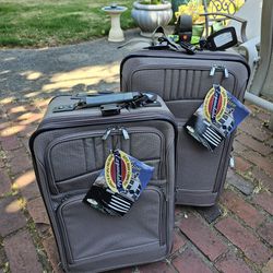 NEW Ricardo Beverly Hills 2 Piece Spinner Luggage