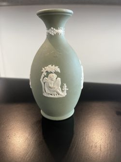 Wedgwood small Green Vase, vintage
