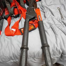 Crescent 3/4 Cable Cutter & Bashin Climbing Harness 
