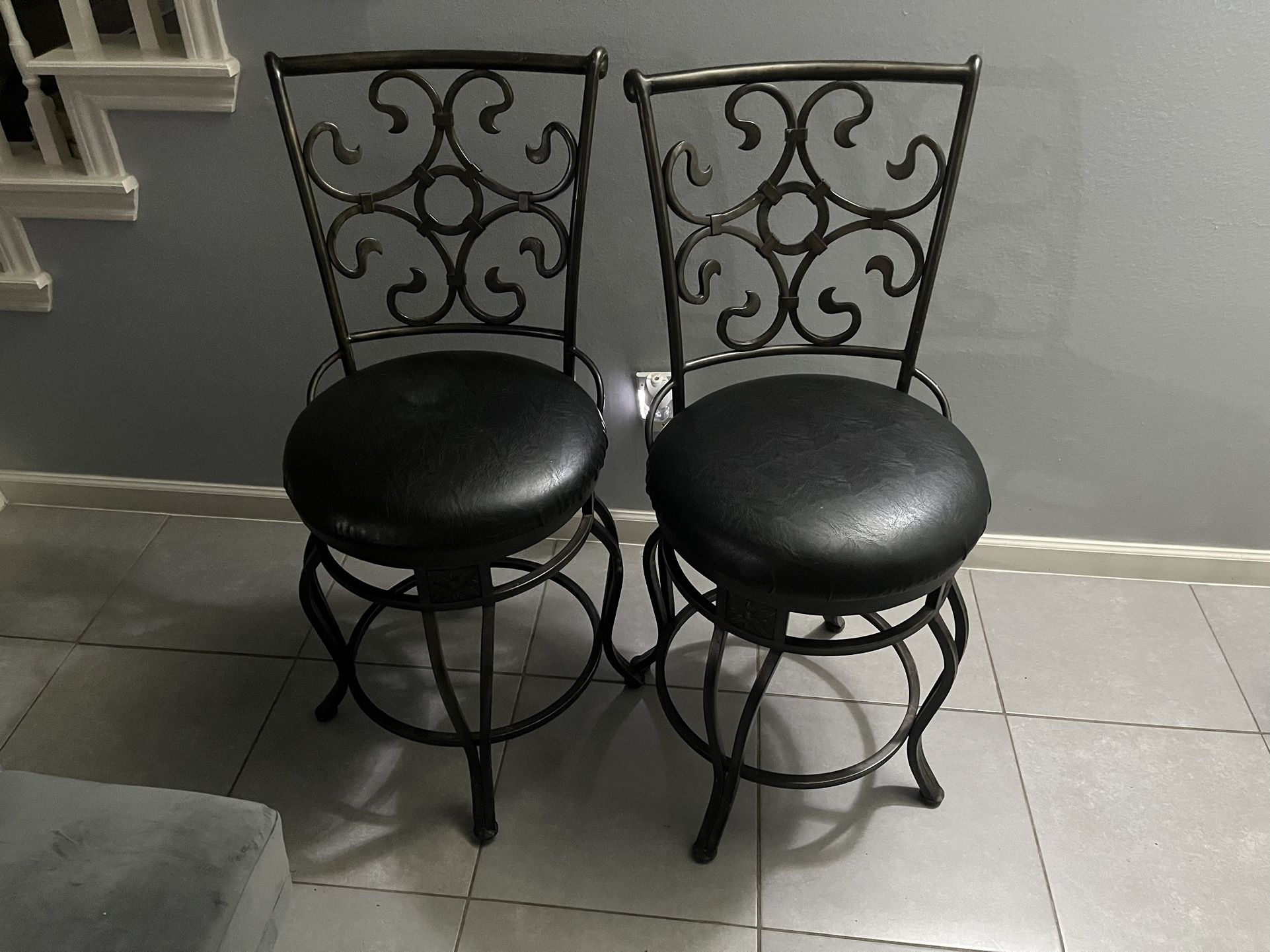 2 Bar Stools