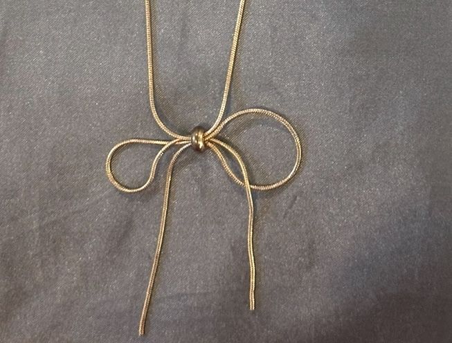 Cute Gold Bow Necklace. Brand New. Bought For $20.