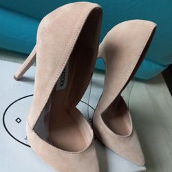 Steven Madden Suede Pumps Open Box