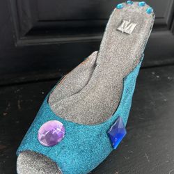 Krewe of Muses Mardi Gras Glittered High Heel Shoe Throw – New Orleans 2025