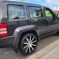 (11) Jeep Liberty, 4x4, Low Miles, Clean Title, Smogged, 22"rims, Runs And Drives Great 