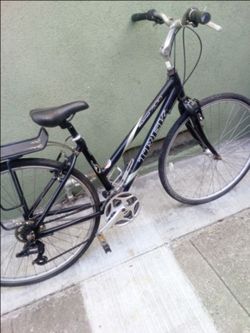 TREK 7100 MULTITRACK MEDIUM ALUMINUM HYBRID 21 SPD BIKE RIDES GREAT 💯