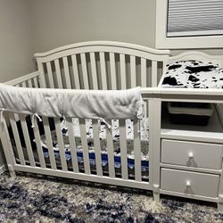 Crib With Changing Table And Drawers