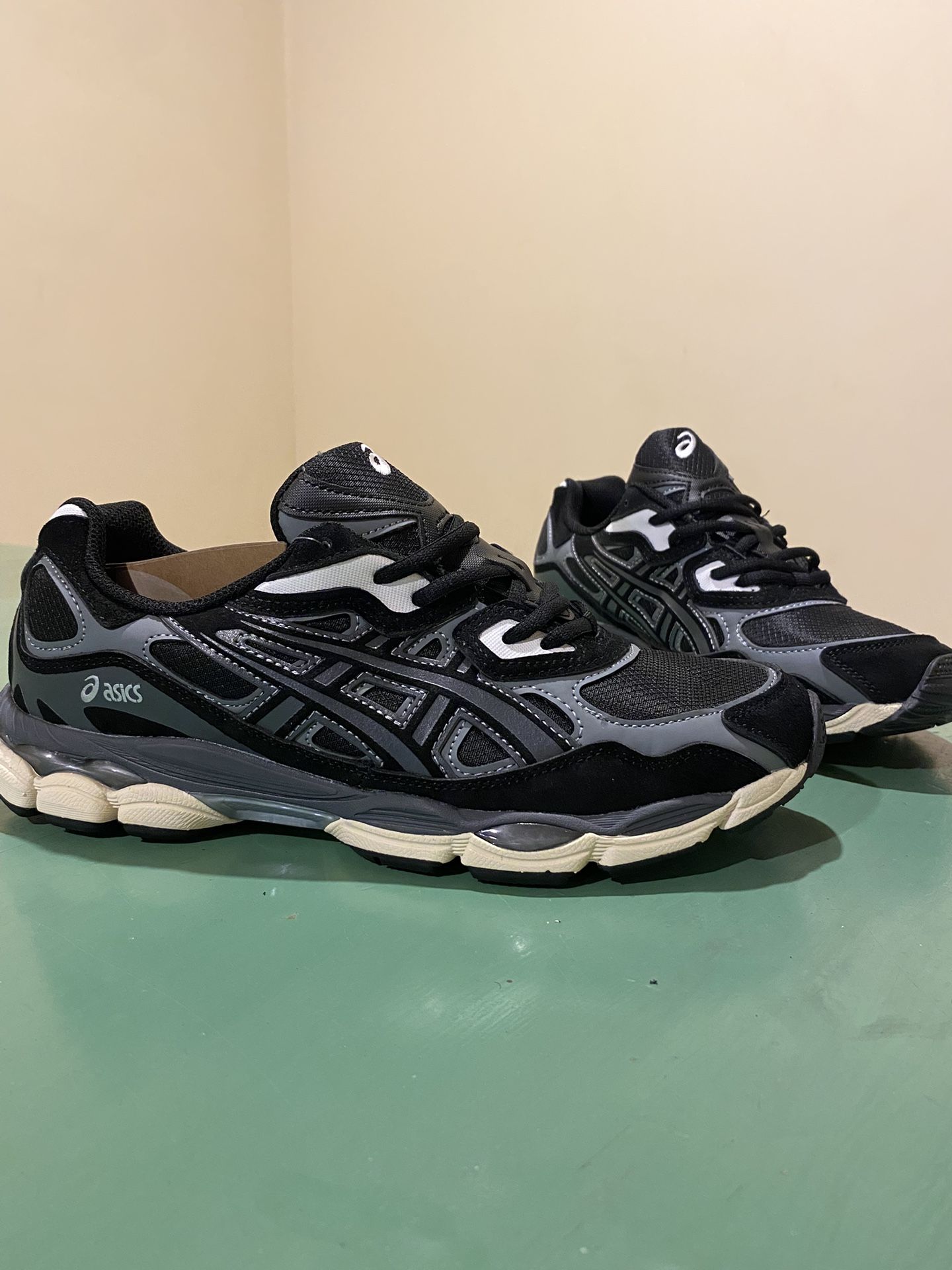 ASICS Gel-NYC Mens Size 9.5