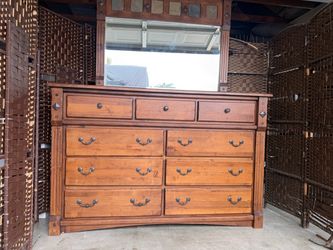 Like NEW Dresser with Mirror drawers work good