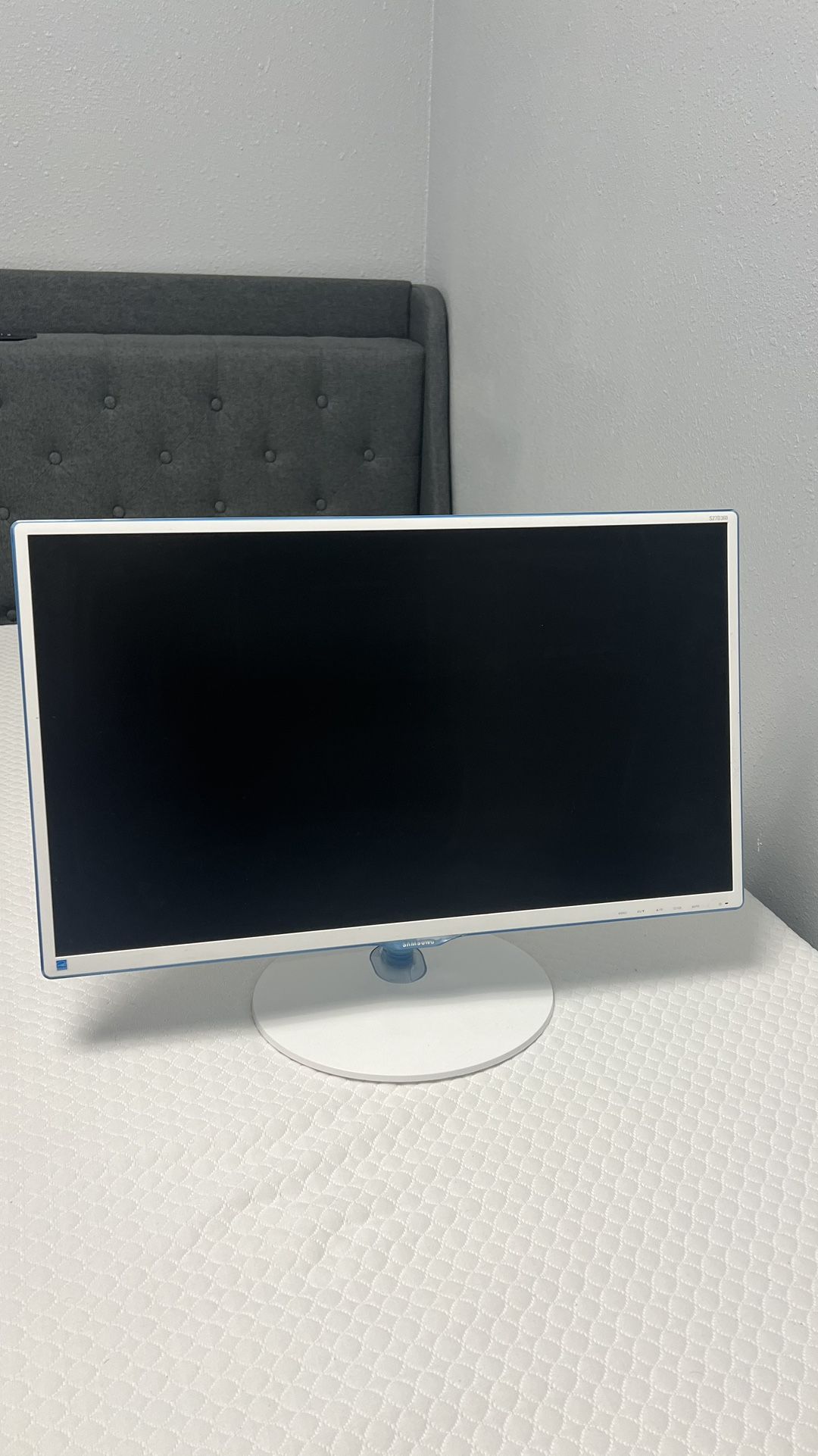 Samsung 24” LED Monitor (Model S24E390HL) – Great Condition!