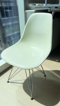 Authentic Herman Miller Eames Molded Fiberglass Side Chair – Eiffel Base