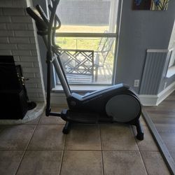 Gold's Gym Stride Trainer 380