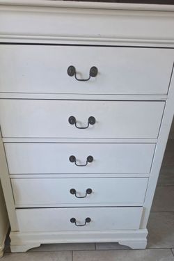 2  dresser 5 drawers each