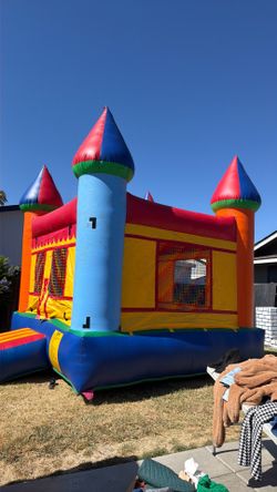 Bounce house with blower