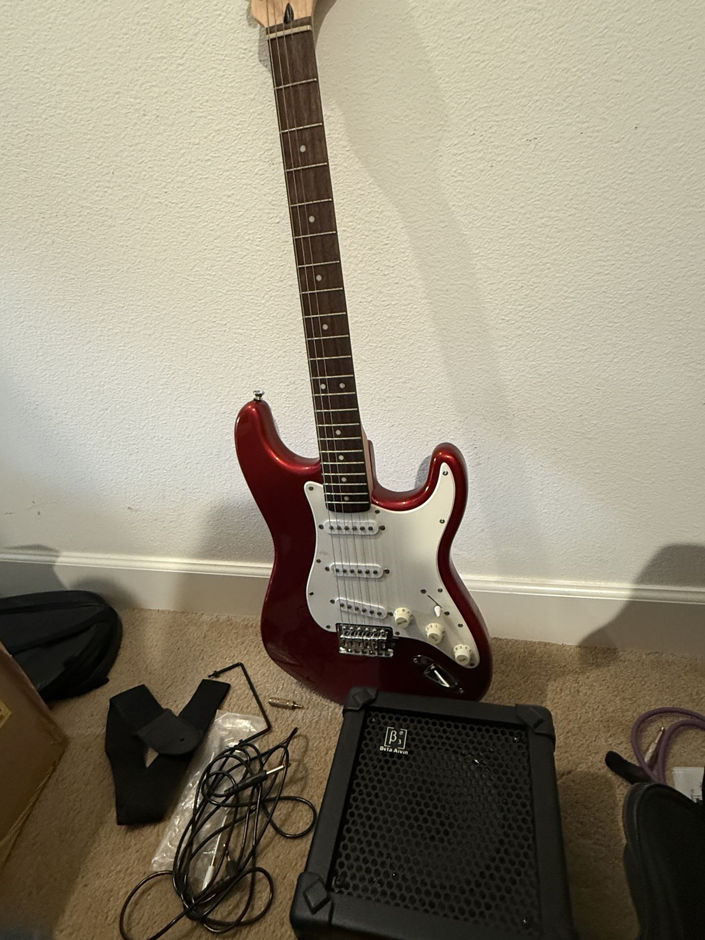 Squier Stratocaster - Torino Red Bundle