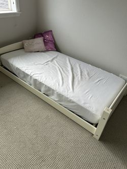 White Solid Wood Twin Bed (toddler Bed)