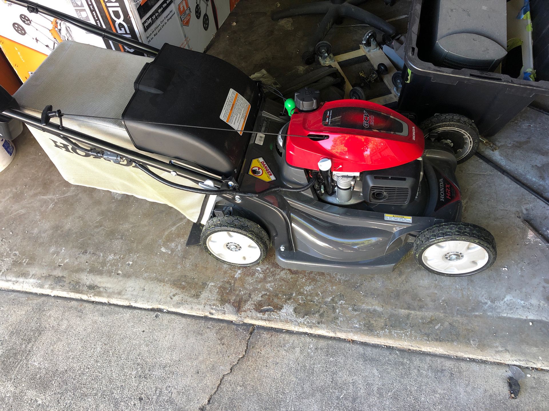 Honda lawn mower Just have a couple hours of use