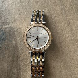 Michael Kors Watch With Matching Bracelet Authentic Excellent Condition 