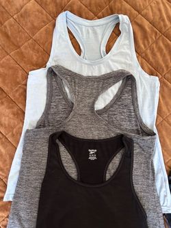 Womens Workout Tanks Size M