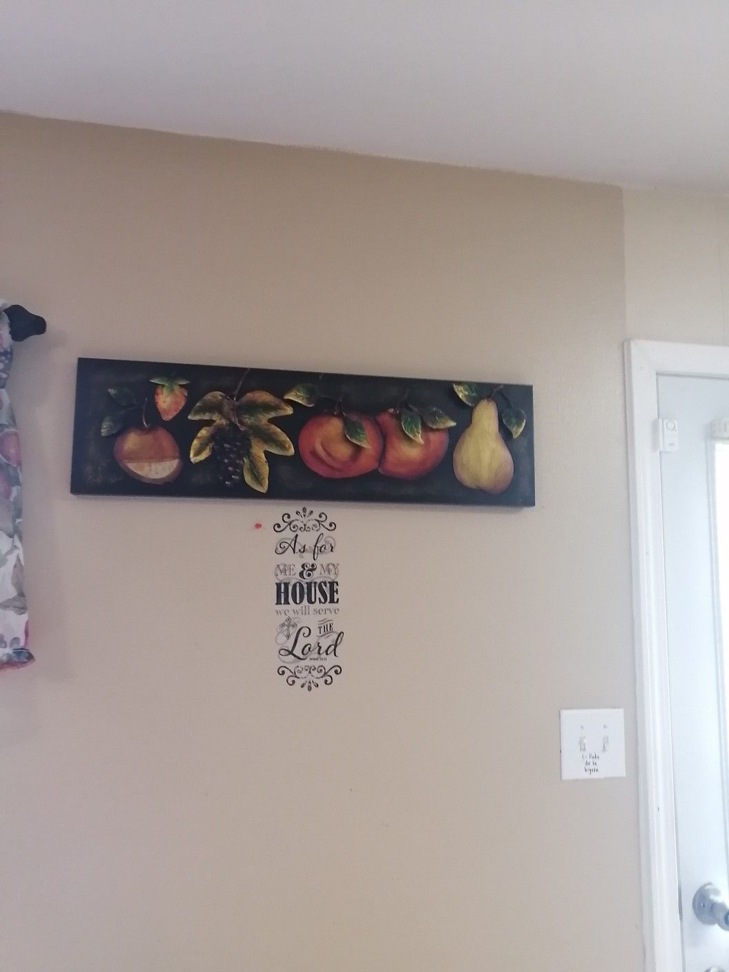 Metal fruit frame wall decor