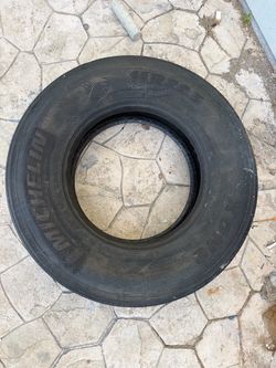 FREE Michelin 11R22.5 Commercial Truck Tire