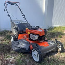 Husqvarna 22” Self Propelled Lawn Mower With Bagger