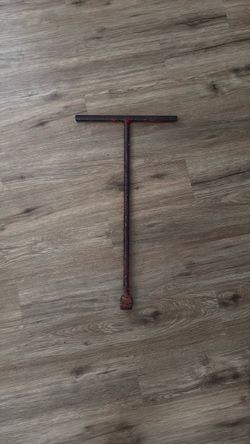 Main water shut off valve tool