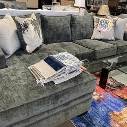 Grey Sectional 👑🌟 $1,599