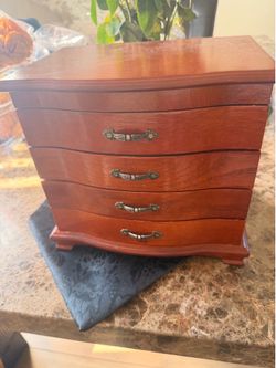 Wooden jewelry box
