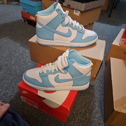 Nike Dunk High
Blue Chill Size 8.5 DD1399-401