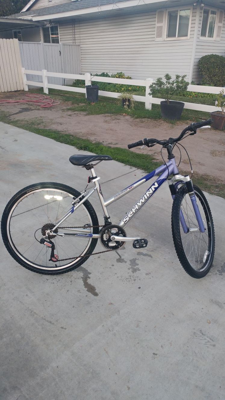 Woman's Schwinn Sidewinder 2.6 FS W/Serfas Saddle