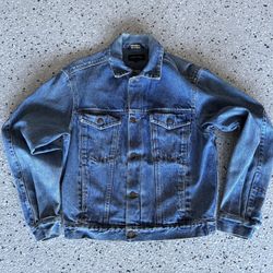Vintage “CALVIN KLEIN” Blue Denim Cotton Jacket. Size M. Button/ Collared.