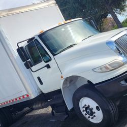 International 4300 BOX TRUCK 