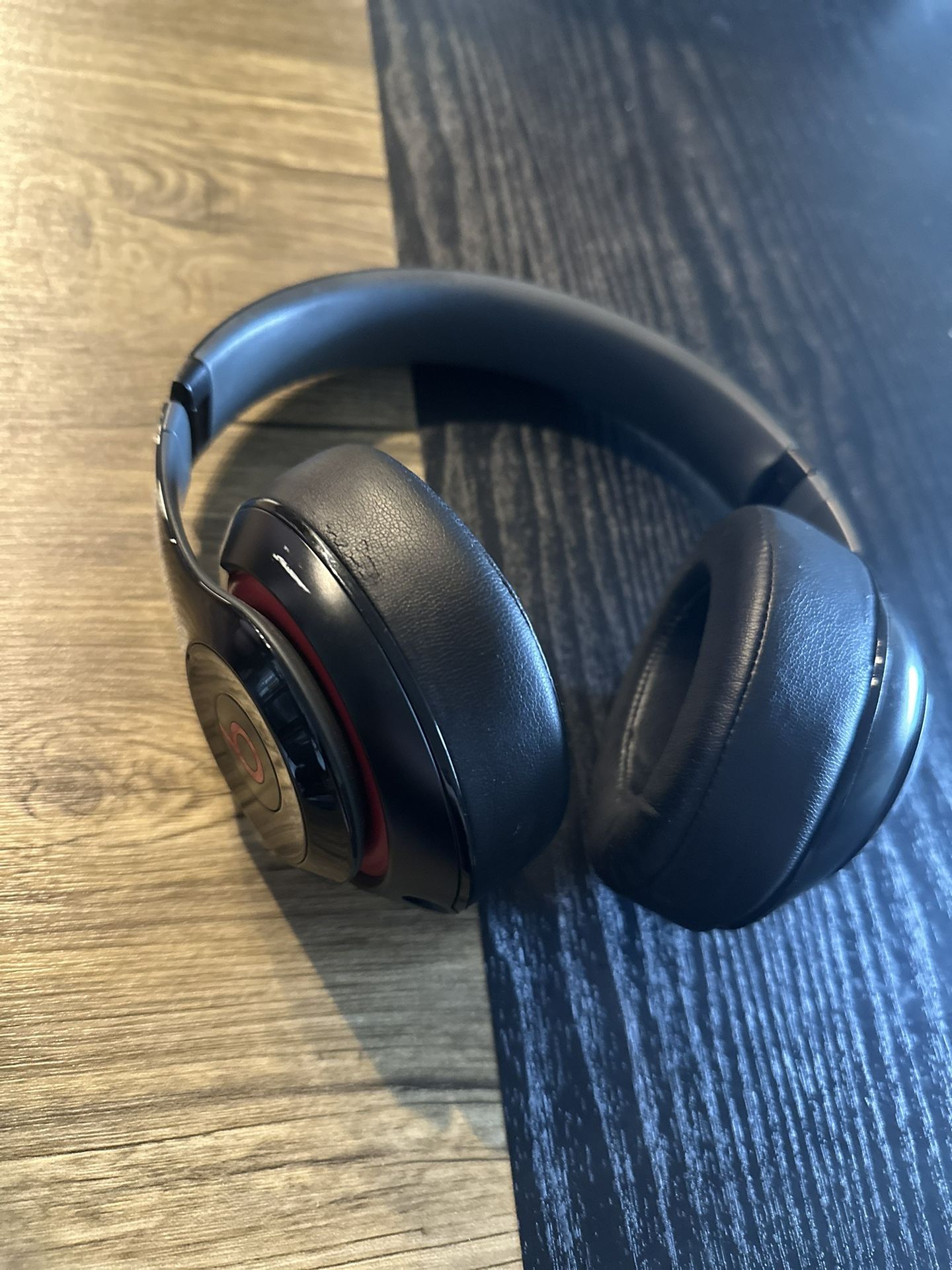 Beats Studio Black Red