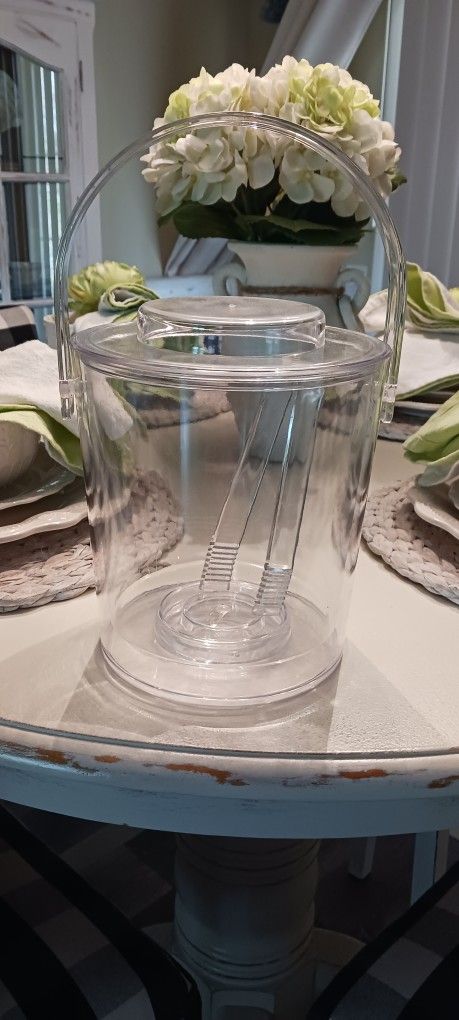Like New Clear Ice Bucket